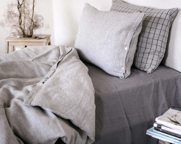 bed-linen-art-ll519t-100-linen-grey-pillowcase-50x70-oxford-duvet-cover-140x200-pillowcase-50x70-ll518t-grey-with-black-checks-with-buttons_1573556782-6d9a34ae47f0012d80625f2f28f020f2.jpg