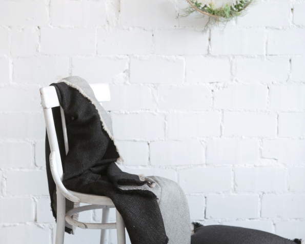 blanket-art-ll048t-black-160x200-pillow-case-50x50_1573559090-3663e617c605792416551d328875eca3.jpg