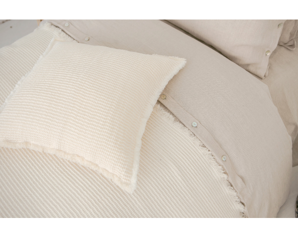 pillowe-cover-art-cl007t-50-linen-50-cotton-off-white-50x50_1573561603-e8eb1233c25a0e8e7719aaa9ec81c172.jpg